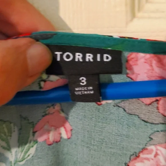 Torrid V-Neck Challis Mini Green Floral Patterned Dress 3X. - Picture 3 of 7